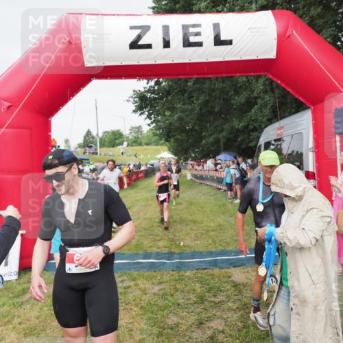 21.06.2025 - 27. Vierlanden-Triathlon MichiJ http://msf.ph/oto/8041574 15.06.2026 13:30:16 Ziel 68, 227, 663, 958, 970 meine-sportfotos.de