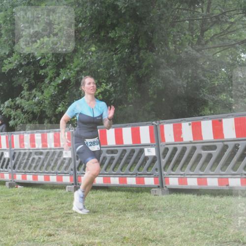 21.06.2025 - 27. Vierlanden-Triathlon KatJ http://msf.ph/oto/8041594 15.06.2025 14:34:25 Ziel 1289 meine-sportfotos.de