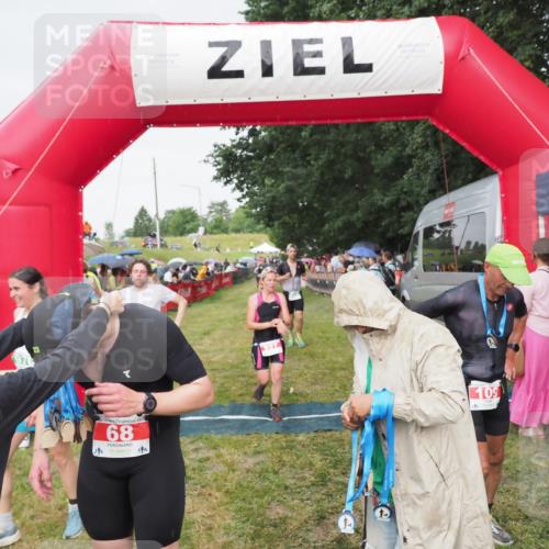 21.06.2025 - 27. Vierlanden-Triathlon MichiJ http://msf.ph/oto/8041595 15.06.2026 13:30:17 Ziel 68, 227, 663, 958, 970 meine-sportfotos.de