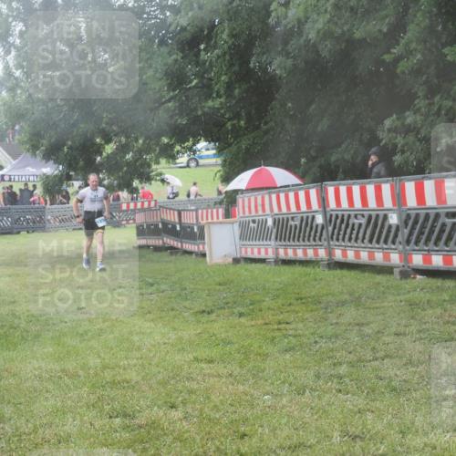 21.06.2025 - 27. Vierlanden-Triathlon KatJ http://msf.ph/oto/8041600 15.06.2025 14:34:42 Ziel 1274 meine-sportfotos.de