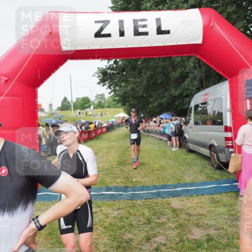 21.06.2025 - 27. Vierlanden-Triathlon MichiJ http://msf.ph/oto/8041602 15.06.2026 13:30:25 Ziel 663, 785, 891 meine-sportfotos.de