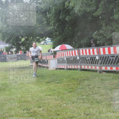 21.06.2025 - 27. Vierlanden-Triathlon KatJ http://msf.ph/oto/8041606 15.06.2025 14:34:43 Ziel 1274 meine-sportfotos.de