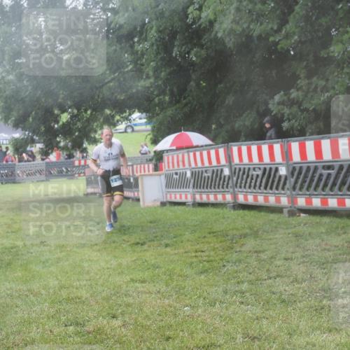 21.06.2025 - 27. Vierlanden-Triathlon KatJ http://msf.ph/oto/8041613 15.06.2025 14:34:43 Ziel 1274 meine-sportfotos.de
