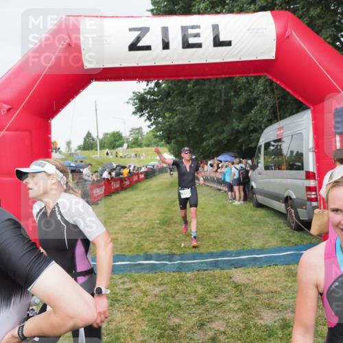 21.06.2025 - 27. Vierlanden-Triathlon MichiJ http://msf.ph/oto/8041618 15.06.2026 13:30:25 Ziel 663, 785, 891 meine-sportfotos.de