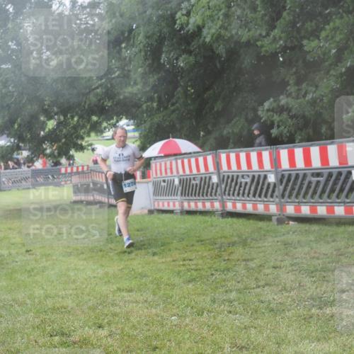 21.06.2025 - 27. Vierlanden-Triathlon KatJ http://msf.ph/oto/8041626 15.06.2025 14:34:44 Ziel 1274 meine-sportfotos.de