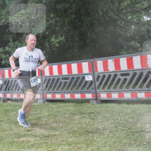 21.06.2025 - 27. Vierlanden-Triathlon KatJ http://msf.ph/oto/8041663 15.06.2025 14:34:46 Ziel 1274 meine-sportfotos.de