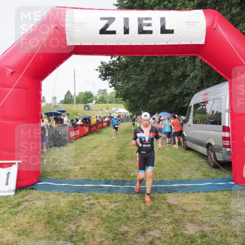 21.06.2025 - 27. Vierlanden-Triathlon MichiJ http://msf.ph/oto/8041747 15.06.2026 13:31:33 Ziel 847, 968 meine-sportfotos.de