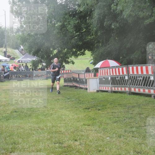 21.06.2025 - 27. Vierlanden-Triathlon KatJ http://msf.ph/oto/8041758 15.06.2025 14:36:18 Ziel 1290 meine-sportfotos.de