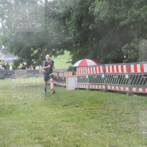 21.06.2025 - 27. Vierlanden-Triathlon KatJ http://msf.ph/oto/8041760 15.06.2025 14:36:19 Ziel 1290 meine-sportfotos.de