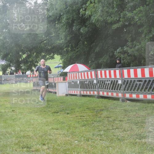 21.06.2025 - 27. Vierlanden-Triathlon KatJ http://msf.ph/oto/8041766 15.06.2025 14:36:19 Ziel 1290 meine-sportfotos.de