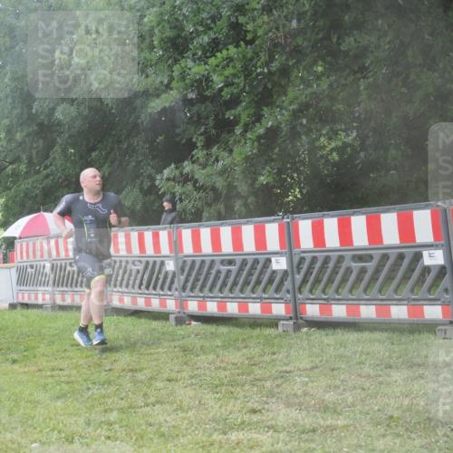 21.06.2025 - 27. Vierlanden-Triathlon KatJ http://msf.ph/oto/8041771 15.06.2025 14:36:20 Ziel 1290 meine-sportfotos.de