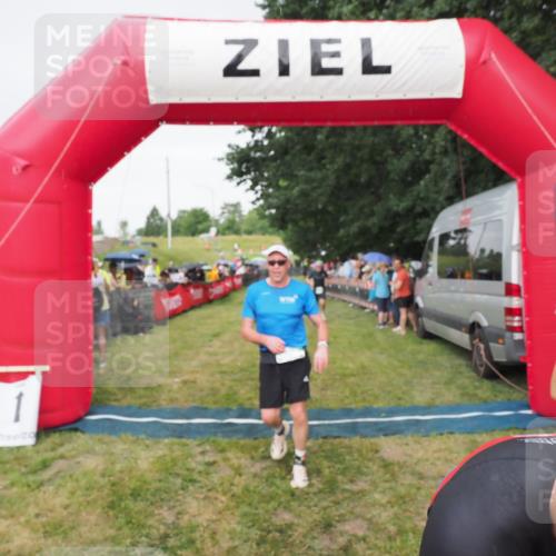 21.06.2025 - 27. Vierlanden-Triathlon MichiJ http://msf.ph/oto/8041782 15.06.2026 13:31:38 Ziel 799, 847, 968 meine-sportfotos.de