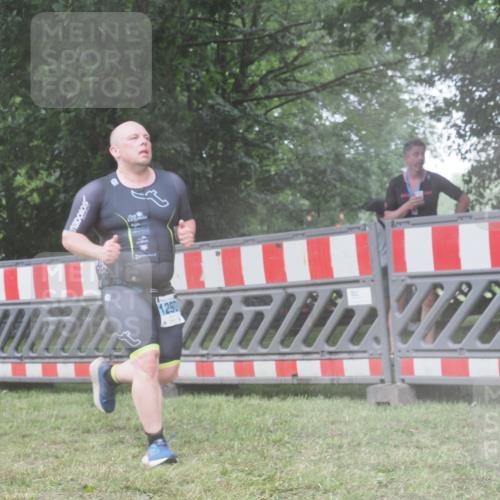 21.06.2025 - 27. Vierlanden-Triathlon KatJ http://msf.ph/oto/8041801 15.06.2025 14:36:22 Ziel 1290 meine-sportfotos.de