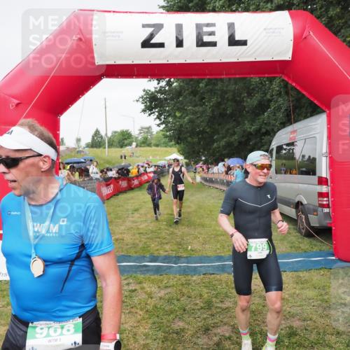21.06.2025 - 27. Vierlanden-Triathlon MichiJ http://msf.ph/oto/8041824 15.06.2026 13:31:42 Ziel 161, 799, 968 meine-sportfotos.de