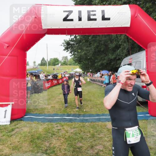 21.06.2025 - 27. Vierlanden-Triathlon MichiJ http://msf.ph/oto/8041838 15.06.2026 13:31:43 Ziel 161, 799, 968 meine-sportfotos.de