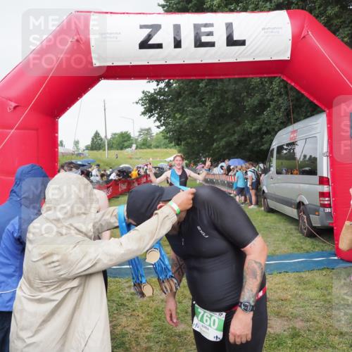 21.06.2025 - 27. Vierlanden-Triathlon MichiJ http://msf.ph/oto/8041901 15.06.2026 13:31:53 Ziel 731, 760 meine-sportfotos.de