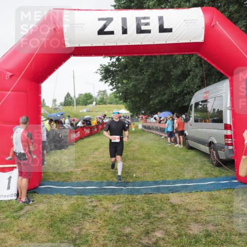 21.06.2025 - 27. Vierlanden-Triathlon MichiJ http://msf.ph/oto/8041931 15.06.2026 13:31:59 Ziel 30, 731 meine-sportfotos.de
