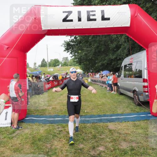 21.06.2025 - 27. Vierlanden-Triathlon MichiJ http://msf.ph/oto/8041941 15.06.2026 13:32:00 Ziel 30, 731 meine-sportfotos.de
