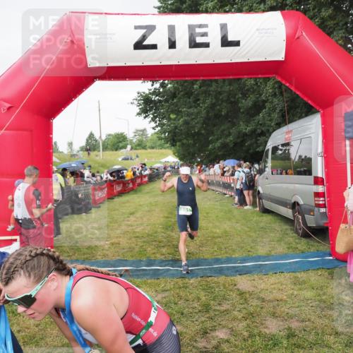21.06.2025 - 27. Vierlanden-Triathlon MichiJ http://msf.ph/oto/8041993 15.06.2026 13:32:11 Ziel 836, 861, 1072 meine-sportfotos.de