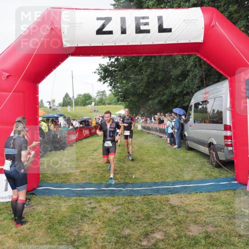 21.06.2025 - 27. Vierlanden-Triathlon MichiJ http://msf.ph/oto/8042055 15.06.2026 13:32:41 Ziel 157, 644, 657, 1057 meine-sportfotos.de