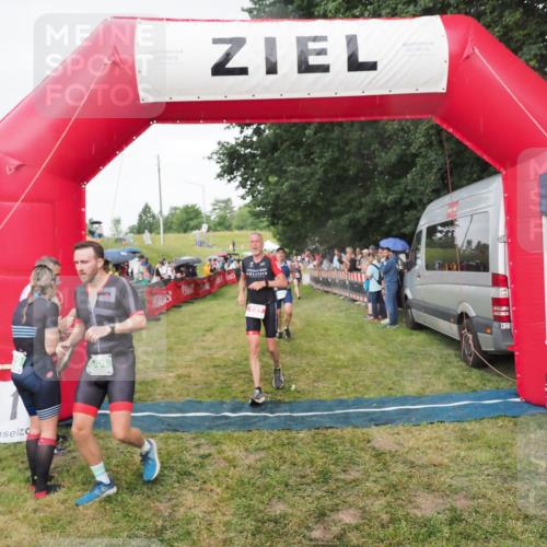 21.06.2025 - 27. Vierlanden-Triathlon MichiJ http://msf.ph/oto/8042075 15.06.2026 13:32:42 Ziel 157, 644, 657, 1057 meine-sportfotos.de