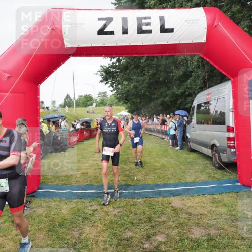21.06.2025 - 27. Vierlanden-Triathlon MichiJ http://msf.ph/oto/8042083 15.06.2026 13:32:43 Ziel 157, 644, 657, 1057 meine-sportfotos.de