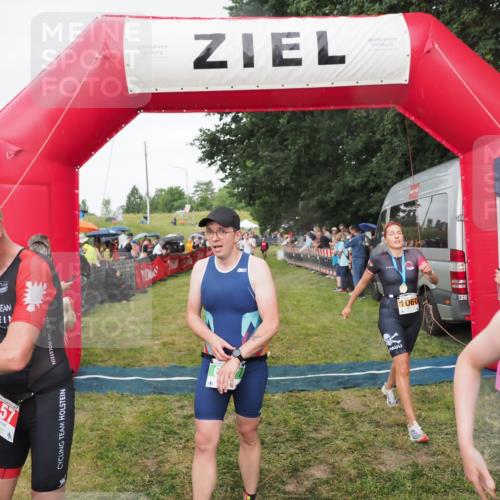 21.06.2025 - 27. Vierlanden-Triathlon MichiJ http://msf.ph/oto/8042127 15.06.2026 13:32:47 Ziel 74, 157, 644, 657, 1057 meine-sportfotos.de