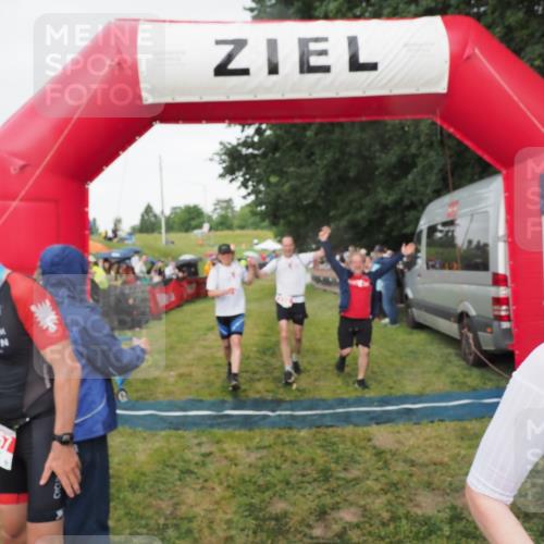 21.06.2025 - 27. Vierlanden-Triathlon MichiJ http://msf.ph/oto/8042158 15.06.2026 13:32:54 Ziel 74, 238 meine-sportfotos.de