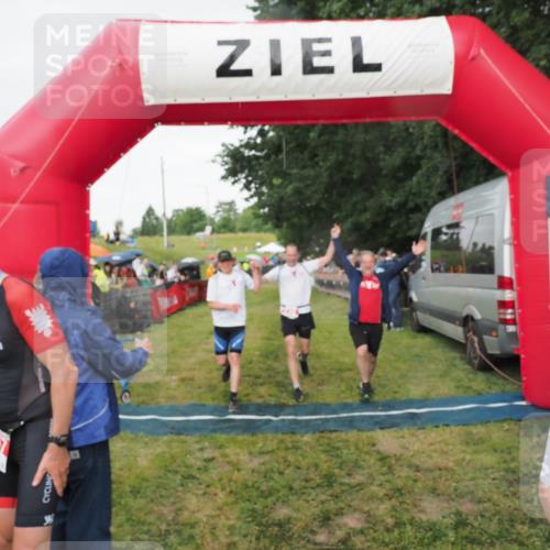 21.06.2025 - 27. Vierlanden-Triathlon MichiJ http://msf.ph/oto/8042161 15.06.2026 13:32:54 Ziel 74, 238 meine-sportfotos.de