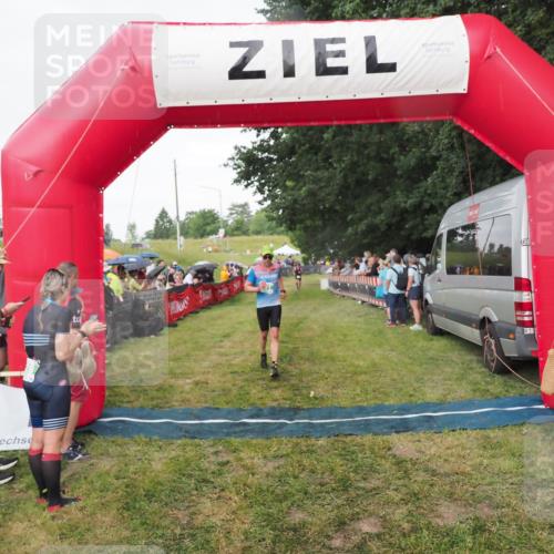 21.06.2025 - 27. Vierlanden-Triathlon MichiJ http://msf.ph/oto/8042182 15.06.2026 13:33:27 Ziel 791 meine-sportfotos.de
