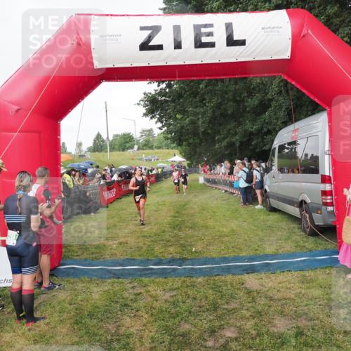 21.06.2025 - 27. Vierlanden-Triathlon MichiJ http://msf.ph/oto/8042238 15.06.2026 13:33:44 Ziel 210, 787, 1076 meine-sportfotos.de