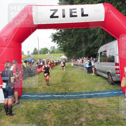 21.06.2025 - 27. Vierlanden-Triathlon MichiJ http://msf.ph/oto/8042251 15.06.2026 13:33:45 Ziel 210, 787, 1076 meine-sportfotos.de