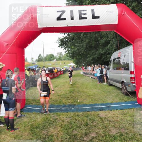21.06.2025 - 27. Vierlanden-Triathlon MichiJ http://msf.ph/oto/8042265 15.06.2026 13:33:46 Ziel 210, 1076 meine-sportfotos.de