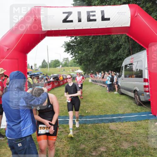 21.06.2025 - 27. Vierlanden-Triathlon MichiJ http://msf.ph/oto/8042283 15.06.2026 13:33:49 Ziel 148, 210, 1076 meine-sportfotos.de