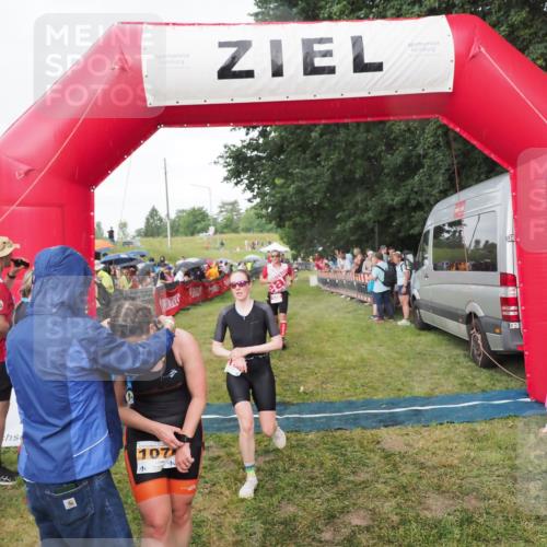21.06.2025 - 27. Vierlanden-Triathlon MichiJ http://msf.ph/oto/8042286 15.06.2026 13:33:49 Ziel 148, 210, 1076 meine-sportfotos.de