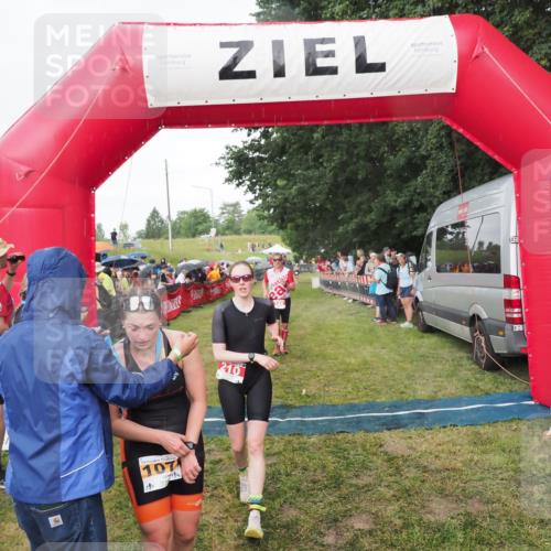 21.06.2025 - 27. Vierlanden-Triathlon MichiJ http://msf.ph/oto/8042290 15.06.2026 13:33:49 Ziel 148, 210, 1076 meine-sportfotos.de