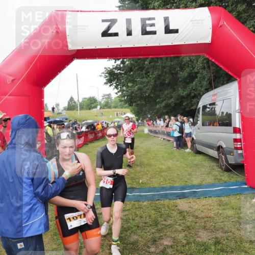 21.06.2025 - 27. Vierlanden-Triathlon MichiJ http://msf.ph/oto/8042291 15.06.2026 13:33:49 Ziel 148, 210, 1076 meine-sportfotos.de