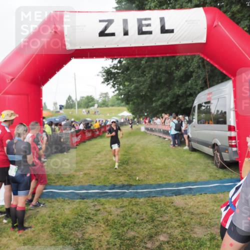 21.06.2025 - 27. Vierlanden-Triathlon MichiJ http://msf.ph/oto/8042383 15.06.2026 13:34:13 Ziel 734, 857, 912 meine-sportfotos.de