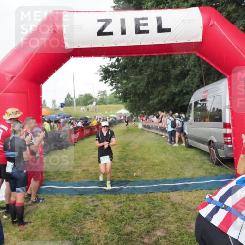 21.06.2025 - 27. Vierlanden-Triathlon MichiJ http://msf.ph/oto/8042398 15.06.2026 13:34:14 Ziel 912 meine-sportfotos.de