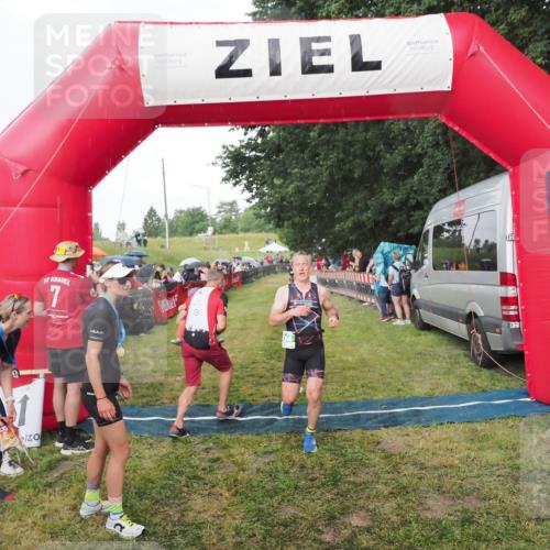 21.06.2025 - 27. Vierlanden-Triathlon MichiJ http://msf.ph/oto/8042457 15.06.2026 13:34:47 Ziel 804 meine-sportfotos.de