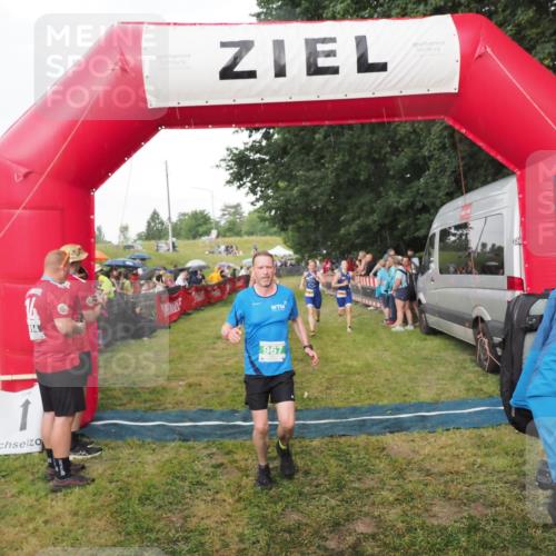 21.06.2025 - 27. Vierlanden-Triathlon MichiJ http://msf.ph/oto/8042479 15.06.2026 13:34:56 Ziel 967, 1085, 1086, 1087 meine-sportfotos.de