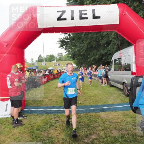 21.06.2025 - 27. Vierlanden-Triathlon MichiJ http://msf.ph/oto/8042481 15.06.2026 13:34:57 Ziel 967, 1085, 1086, 1087 meine-sportfotos.de