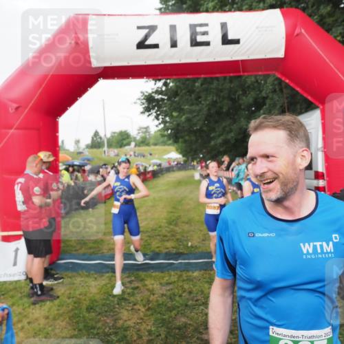 21.06.2025 - 27. Vierlanden-Triathlon MichiJ http://msf.ph/oto/8042486 15.06.2026 13:34:58 Ziel 967, 1085, 1086, 1087 meine-sportfotos.de