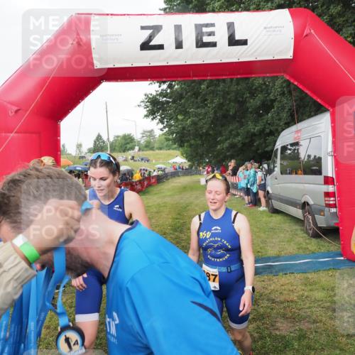 21.06.2025 - 27. Vierlanden-Triathlon MichiJ http://msf.ph/oto/8042505 15.06.2026 13:35:00 Ziel 967, 1085, 1086, 1087 meine-sportfotos.de