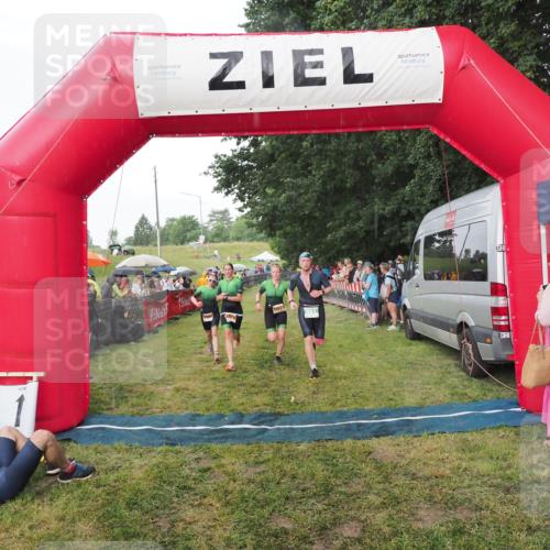21.06.2025 - 27. Vierlanden-Triathlon MichiJ http://msf.ph/oto/8042602 15.06.2026 13:36:14 Ziel 681, 1078, 1079, 1080 meine-sportfotos.de