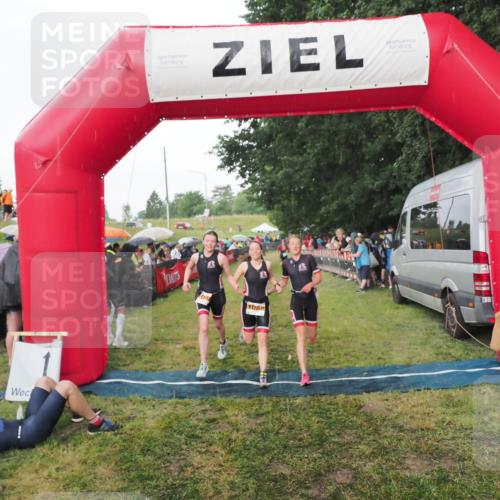 21.06.2025 - 27. Vierlanden-Triathlon MichiJ http://msf.ph/oto/8042685 15.06.2026 13:36:56 Ziel 921, 1090, 1091, 1092 meine-sportfotos.de