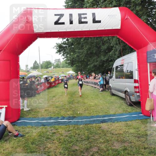 21.06.2025 - 27. Vierlanden-Triathlon MichiJ http://msf.ph/oto/8042699 15.06.2026 13:36:59 Ziel 212, 921, 1090, 1091, 1092 meine-sportfotos.de