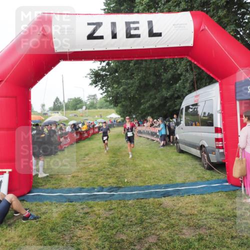 21.06.2025 - 27. Vierlanden-Triathlon MichiJ http://msf.ph/oto/8042702 15.06.2026 13:36:59 Ziel 212, 921, 1090, 1091, 1092 meine-sportfotos.de