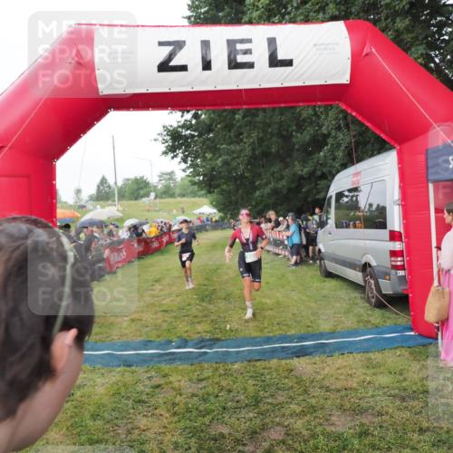 21.06.2025 - 27. Vierlanden-Triathlon MichiJ http://msf.ph/oto/8042715 15.06.2026 13:37:00 Ziel 212, 921, 1090, 1091, 1092 meine-sportfotos.de