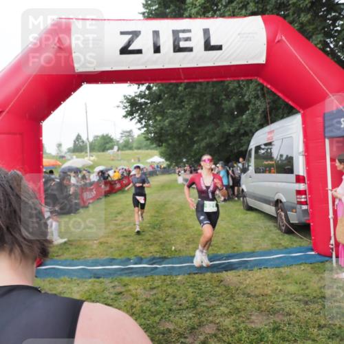 21.06.2025 - 27. Vierlanden-Triathlon MichiJ http://msf.ph/oto/8042724 15.06.2026 13:37:01 Ziel 212, 921, 1090, 1091, 1092 meine-sportfotos.de